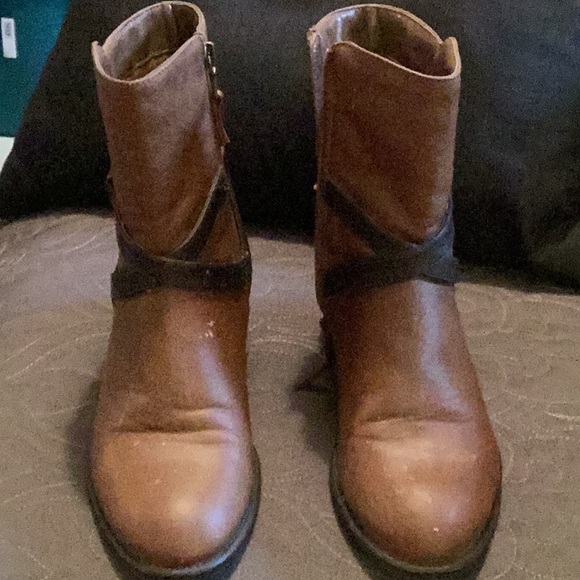 Chaps Dayna riding mid ankle boot, size 6 medium - Picture 9 of 9